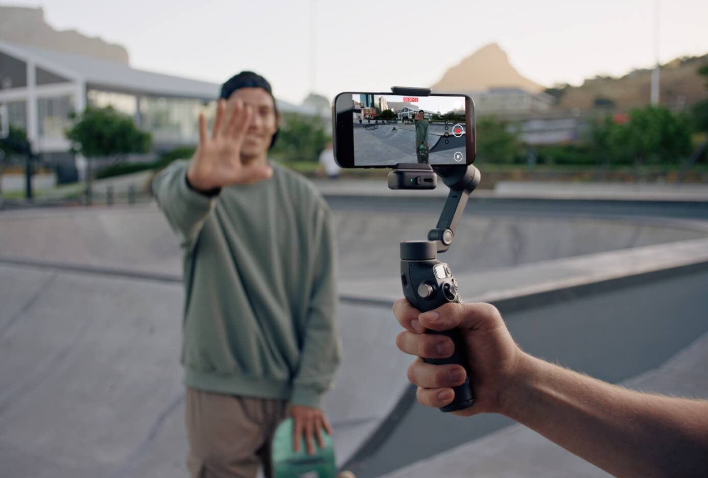 Handheld Shooting Device Q8 Pro | with Multi-functional Tracking Module