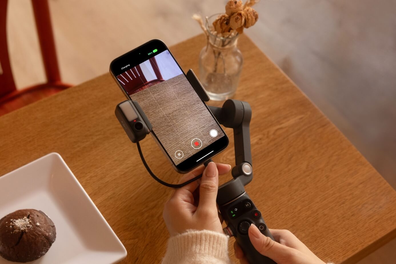 Handheld Shooting Device Q8 Pro | with Multi-functional Tracking Module